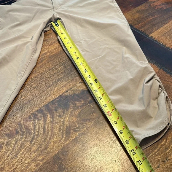 Eddie Bauer crop/capri pants size 10. Ruched side leg detail. - Picture 7 of 8